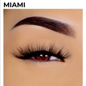 ❤️ SOLD❤️ Lilly Lashes 3D Mink Eyelashes in Miami